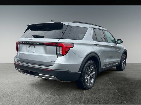 Used 2025 Ford Explorer Active w/ Active Comfort Package AWD/4WD image 8