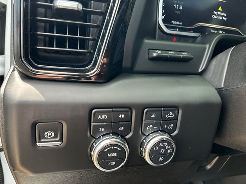 Used 2024 GMC Sierra 2500 AT4 w/ AT4 Premium Plus Package AWD/4WD image 22