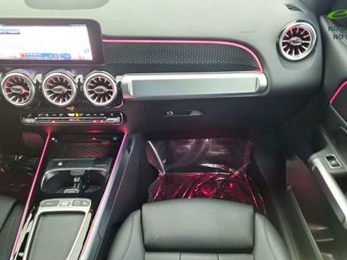 Used 2025 Mercedes-Benz GLB 250 4MATIC w/ Exclusive Package image 55