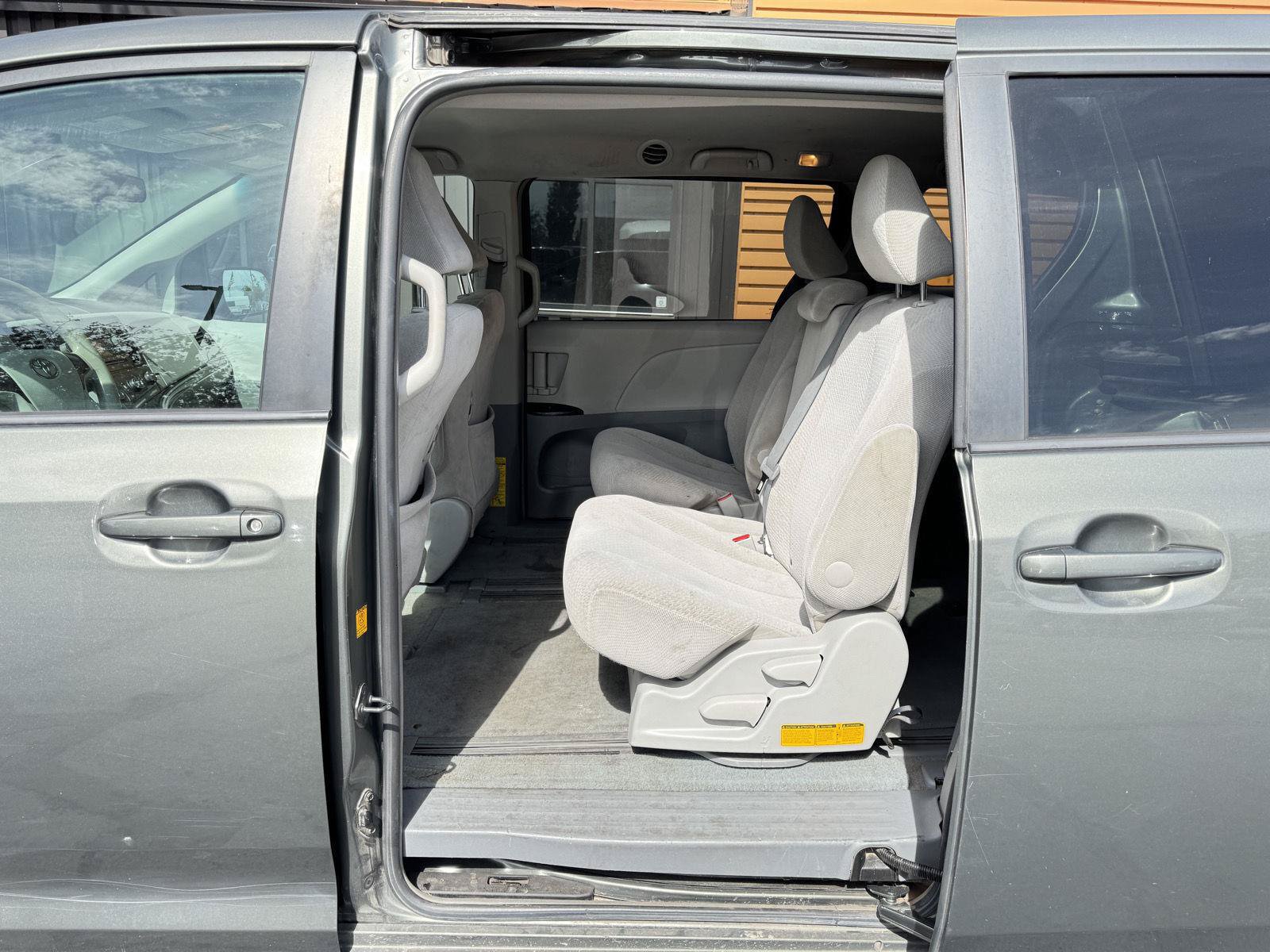 Used 2012 Toyota Sienna LE FWD image 18