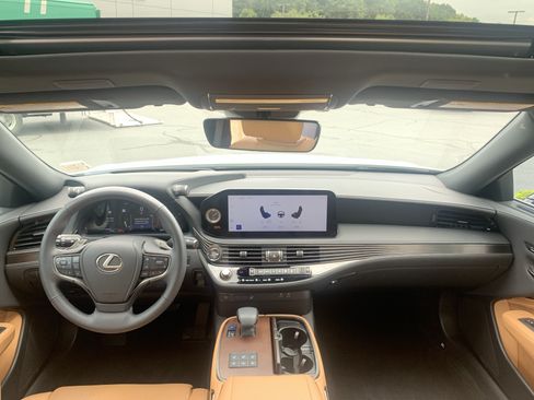 Used 2024 Lexus LS 500 RWD image 30