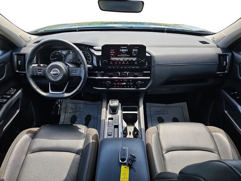 Used 2024 Nissan Pathfinder SL w/ SL Premium Package image 9