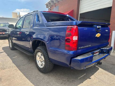 Used 2013 Chevrolet Avalanche LT image 3