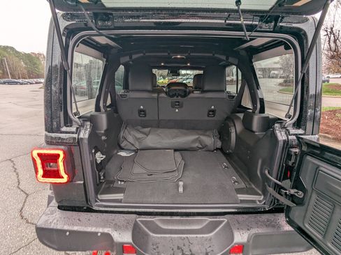 Used 2026 Jeep Wrangler Unlimited Rubicon w/ Technology Group image 15