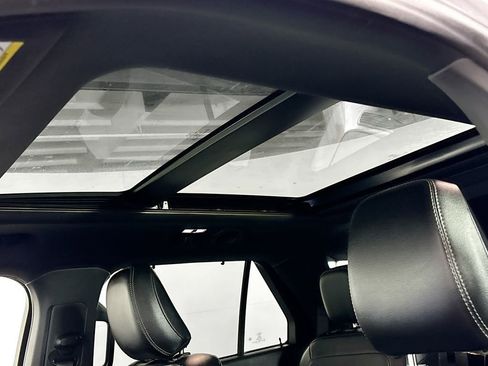 Used 2020 Ford Explorer Limited image 19