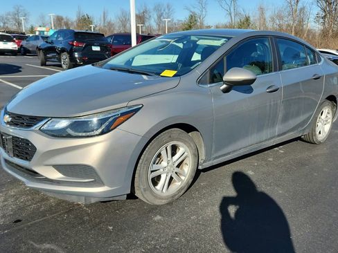 Used 2017 Chevrolet Cruze LT image 6