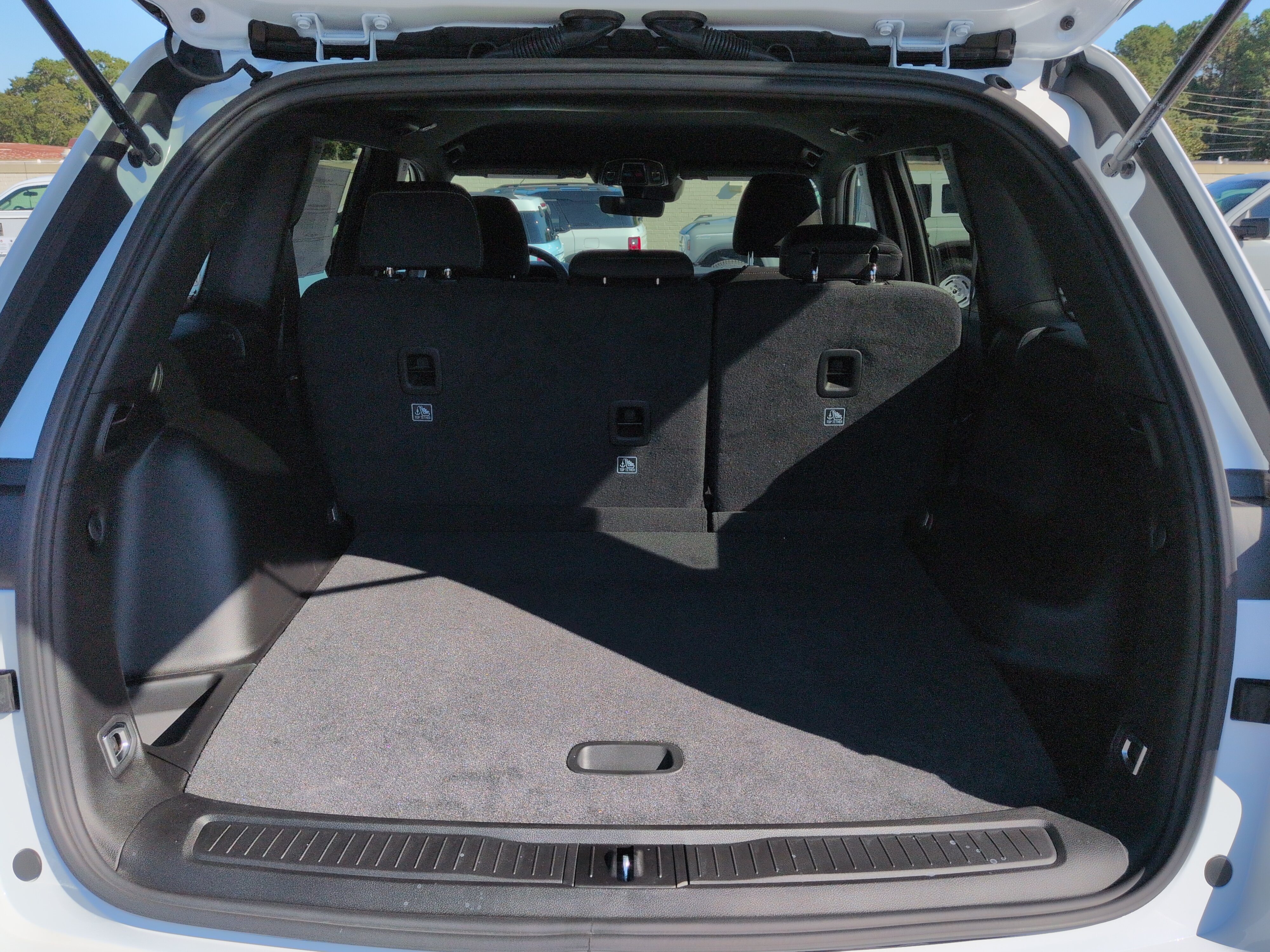 New 2027 Jeep Grand Cherokee Laredo RWD image 11