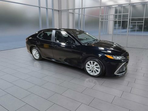 Used 2023 Toyota Camry LE FWD image 2