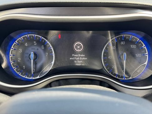 Used 2024 Chrysler Pacifica Touring-L FWD image 25