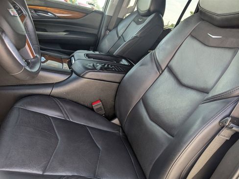 Used 2017 Cadillac Escalade Luxury image 15