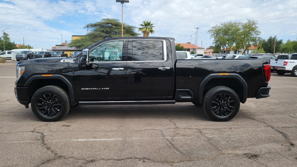 Used 2021 GMC Sierra 2500 Denali w/ Denali Black Diamond Edition AWD/4WD image 5
