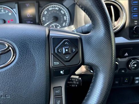 Used 2019 Toyota Tacoma TRD Off-Road image 19