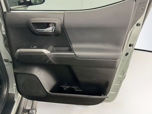 Used 2023 Toyota Tacoma TRD Off-Road image 31