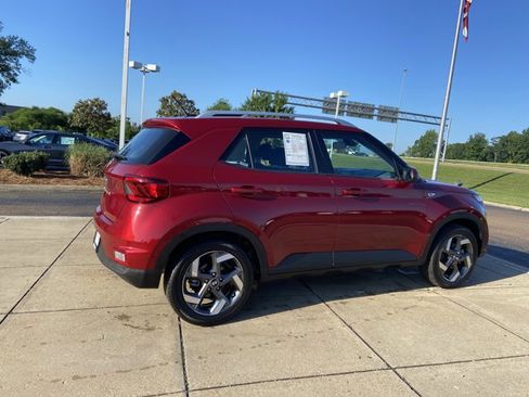 Used 2025 Hyundai Venue SEL FWD image 12