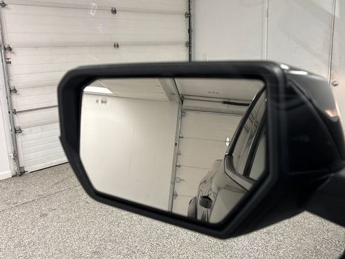 Used 2023 Chevrolet Colorado Trail Boss w/ Technology Package image 56