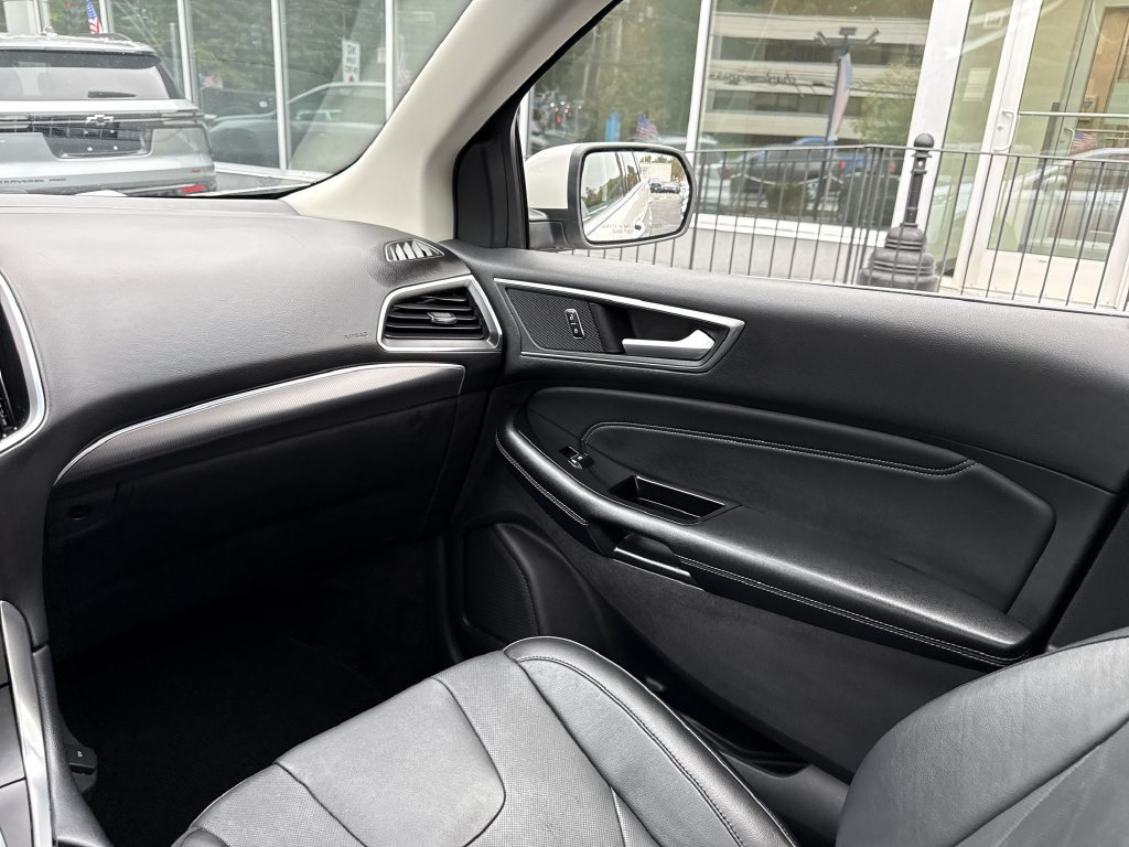 Used 2017 Ford Edge Titanium w/ Equipment Group 301A AWD/4WD image 26
