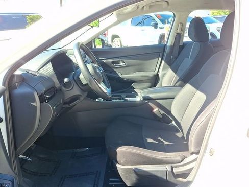 Used 2024 Nissan Sentra SV FWD image 9