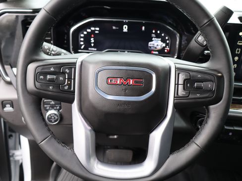 Used 2025 GMC Sierra 1500 Elevation image 21