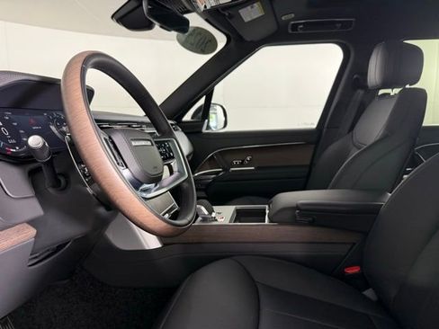 Used 2025 Land Rover Range Rover SE image 34