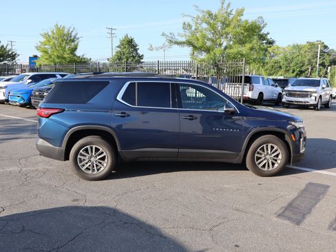 Used 2023 Chevrolet Traverse LT FWD image 11