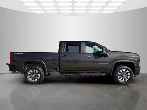 Used 2021 Chevrolet Silverado 2500 Custom w/ Custom Value Package image 9