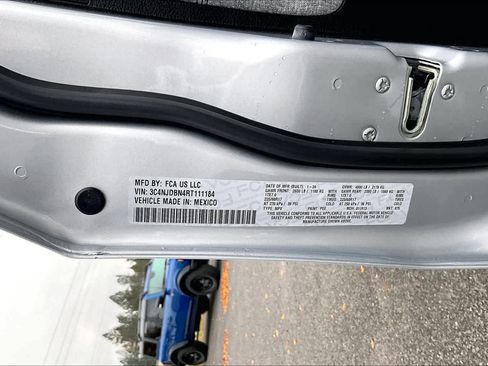 Used 2024 Jeep Compass Latitude image 21