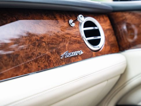 Used 2024 Bentley Bentayga Extended Wheelbase image 25