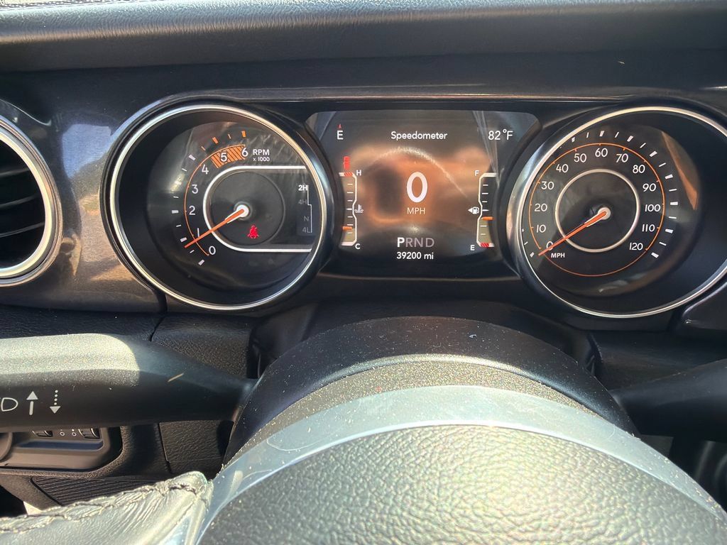 Used 2022 Jeep Wrangler Unlimited Sahara AWD/4WD image 23