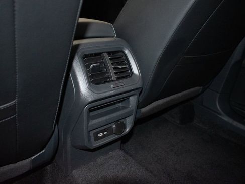 Used 2024 Volkswagen Tiguan SE AWD/4WD image 23