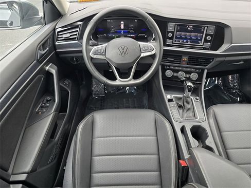 Used 2024 Volkswagen Jetta SE image 28