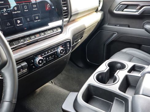 Certified 2025 GMC Sierra 1500 SLT image 28