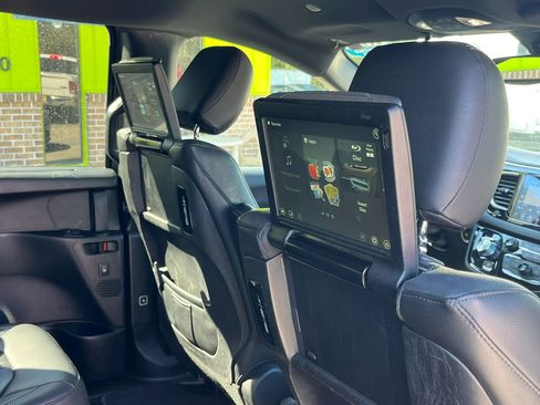 Used 2020 Chrysler Pacifica Touring-L Plus w/ S Appearance Package FWD image 32