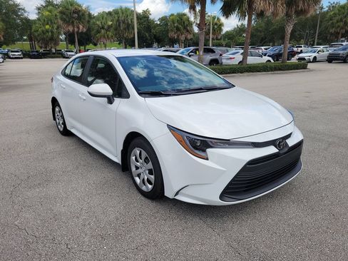 Used 2026 Toyota Corolla LE FWD image 2