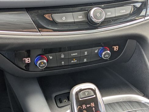 Used 2019 Buick Enclave Essence image 26