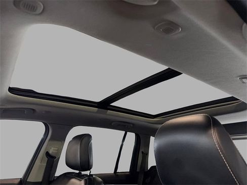 Used 2023 Jeep Grand Cherokee 4WD 4xe image 12