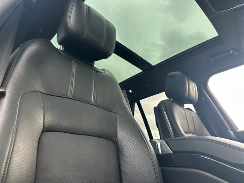 Used 2022 Land Rover Range Rover Westminster Edition image 17
