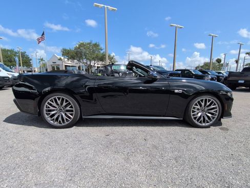 Used 2025 Ford Mustang GT Premium RWD image 4