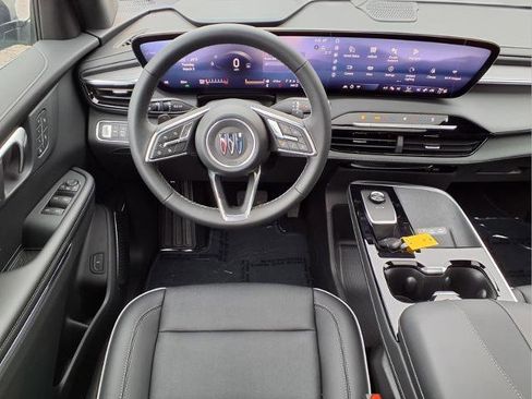 Used 2025 Buick Enclave Preferred w/ Power Package image 5