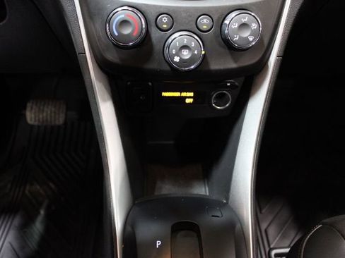 Used 2022 Chevrolet Trax LT w/ LT Convenience Package image 31