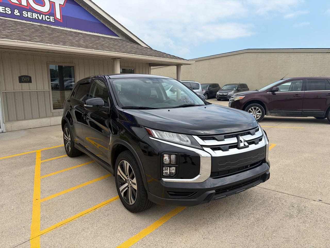 Used 2024 Mitsubishi Outlander Sport SE AWD/4WD image 3