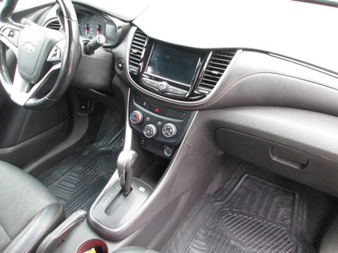 Used 2019 Chevrolet Trax LT w/ LT Convenience Package AWD/4WD image 20