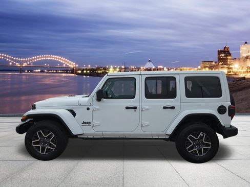 Certified 2025 Jeep Wrangler Unlimited Sahara AWD/4WD image 2