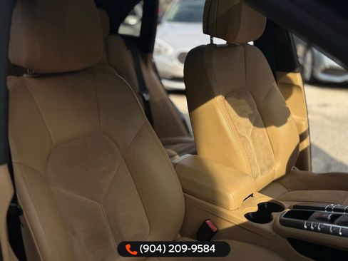 Used 2018 Porsche Macan Base image 35