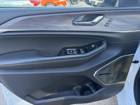 Used 2024 Jeep Grand Cherokee Overland w/ Trailer Tow Package image 3