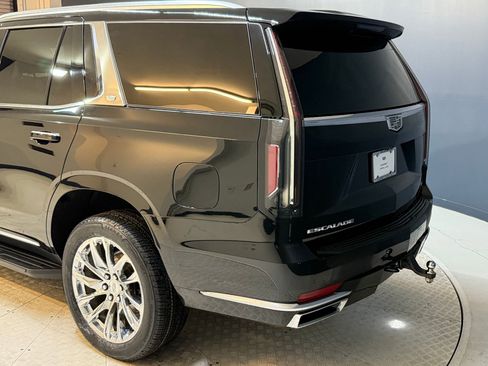 Certified 2022 Cadillac Escalade Premium Luxury w/ LPO, Radiant Package image 22