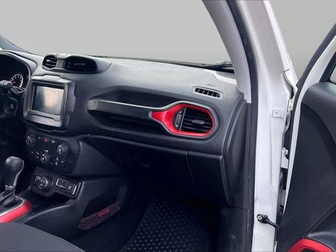 Used 2018 Jeep Renegade Trailhawk AWD/4WD image 15
