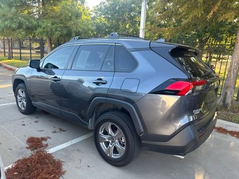 Used 2022 Toyota RAV4 XLE FWD image 4