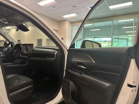 Certified 2024 Toyota Grand Highlander AWD image 28