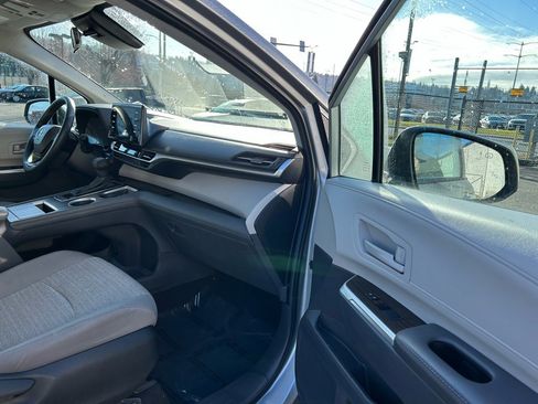 Certified 2024 Toyota Sienna LE image 17