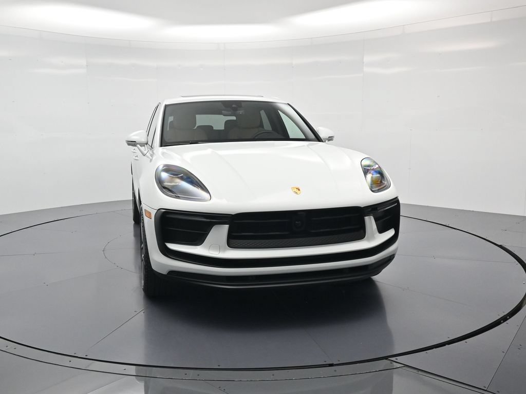 Certified 2026 Porsche Macan AWD/4WD image 39